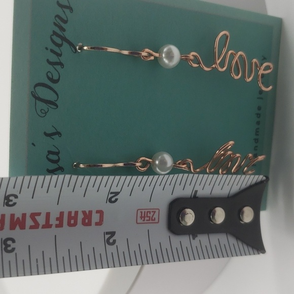 1004- Love Women's Earrings Handmade Rose Gold Color And Faux White Pearl NWT - Picture 4 of 4